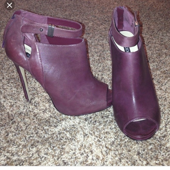 Ankle booties - Picture 2 of 2